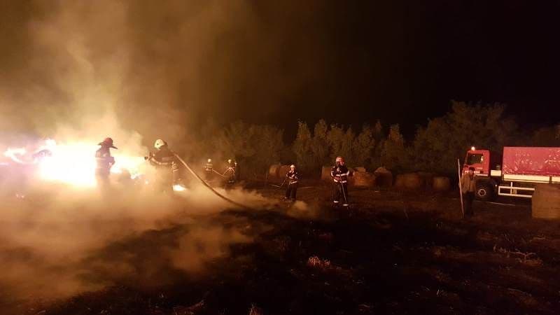 300 de tone de furaje distruse într-un incendiu, la Mitoc - FOTO