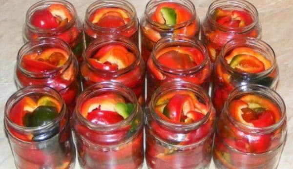 Gogoşari dulci-acrişori conservaţi pentru iarnă