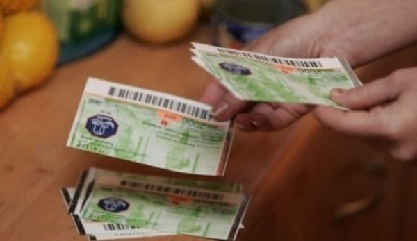 Guvernul a decis: se dau lunar tichete de masă în valoare de 500 de lei! Ce condiţii trebuie să îndeplineşti pentru a beneficia şi tu