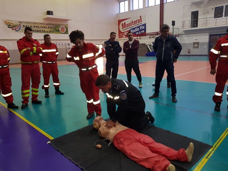 Sute de polițiști, jandarmi și elevi din județul Botoșani au participat la cursuri de prim ajutor! FOTO