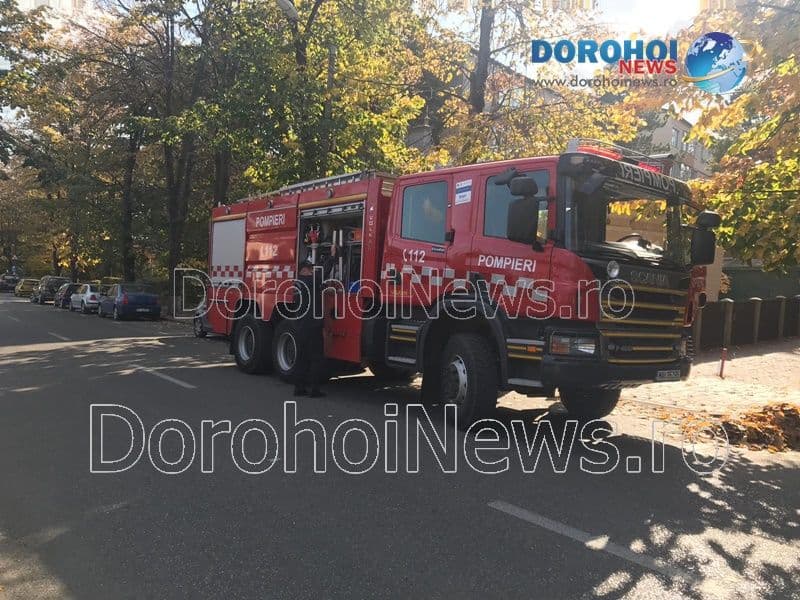 Bărbat din Dorohoi rămas captiv într-un balcon. Pompierii au intervenit pentru eliberarea acestuia