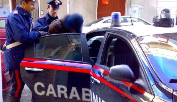 O româncă stabilită în Italia, înjunghiată în plină stradă de fostul iubit