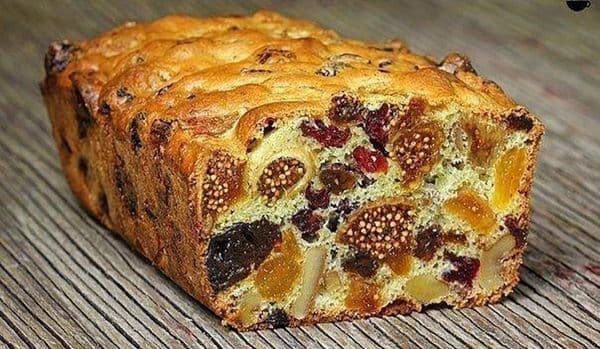 Chec delicios cu fructe uscate