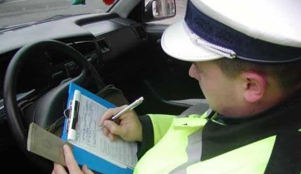 După ce a fost depistat conducând o mașină fără a deține permis și a făcut scandal la spital s-a ales cu o amendă record și un mandat de reținere