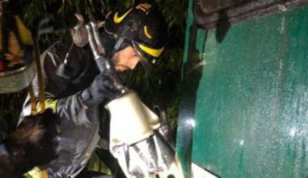 Accident feroviar în Italia: mașina unui român lovită în plin de un tren