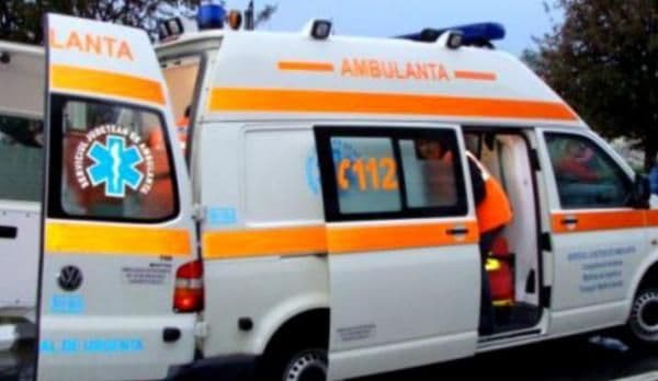 Bărbat transportat inconştient la Spitalul Municipal Dorohoi, după ce schela pe care lucra s-a desfăcut