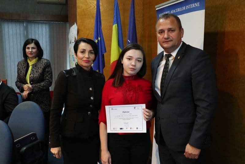 Elevi de la Colegiul Naţional „Grigore Ghica” Dorohoi premiați în cadrul unui proiect privind prevenirea traficului de persoane - FOTO