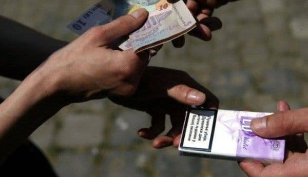 Ţigări de contrabandă confiscate de poliţişti din Bazarul Dorohoi