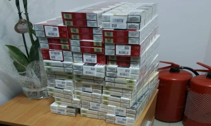 Ţigarete de contrabandă cu destinaţia Paris, descoperite la Vama Stânca