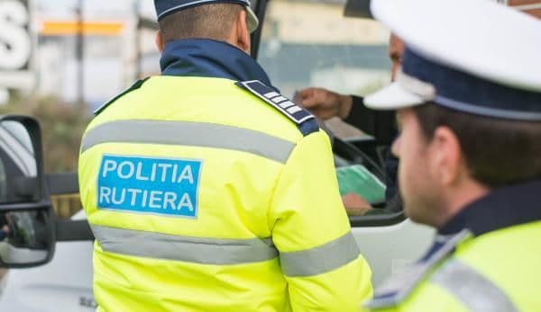 Dosar penal pentru un cunoscut cântăreț depistat că a condus fără permis