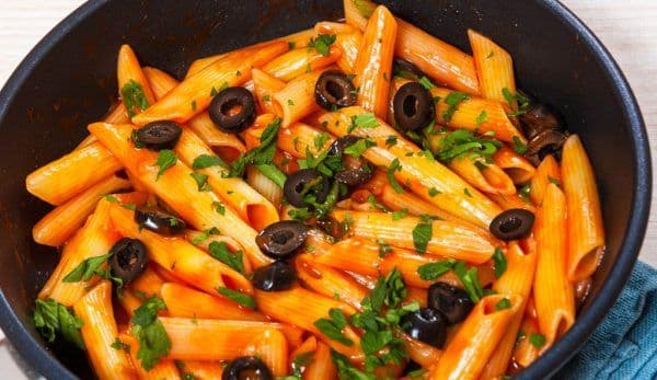 Penne cu măsline și pește