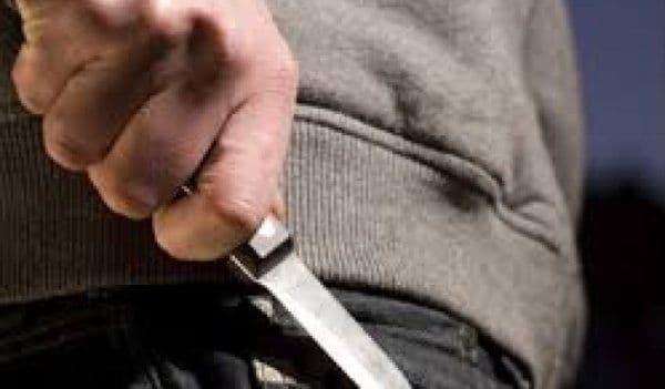 Caz șocant în Botoșani! Un tânăr a fost înjunghiat de propriul tată