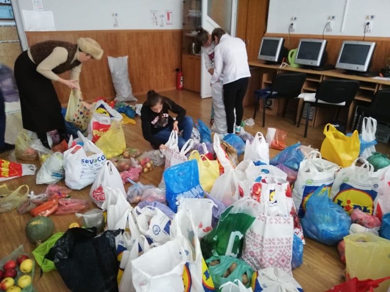 „Săptămâna fructelor şi a legumelor donate” – activitate de voluntariat desfăşurată de elevii Şcolii Gimnaziale „Dimitrie Pompeiu” Broscăuţi - FOTO