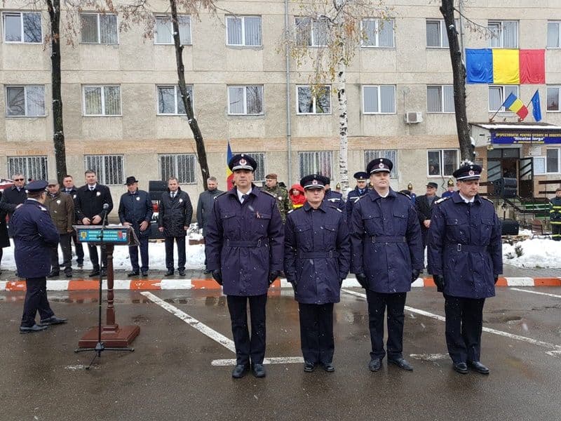 Moment festiv: Patru angajați ISU Botoșani avansați în grad și bust dezvelit în fața șefilor județului – FOTO