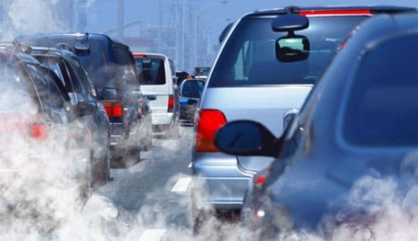 Aceștia sunt șoferii care vor plăti viitoarea taxă auto. Ministrul Mediului precizează că nu se va aplica doar mașinilor mai vechi de 10 ani