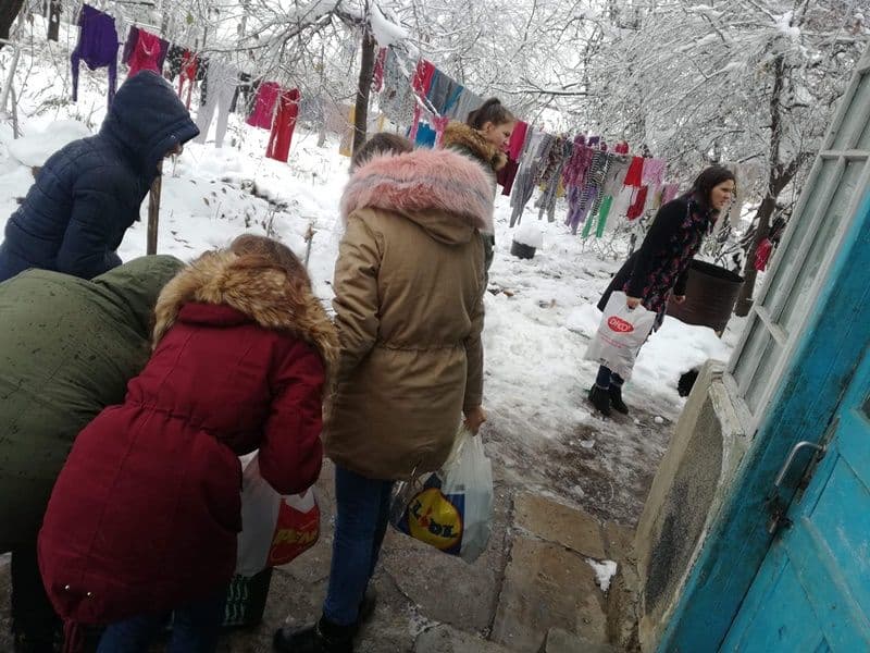 Elevii voluntari de la Școala Gimnazială „Gheorghe Coman” din Brăești - FOTO