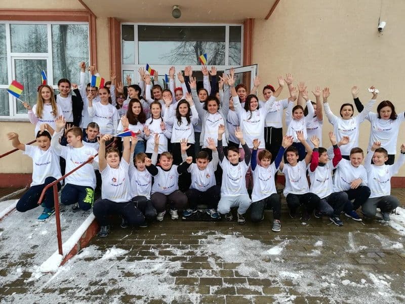 Școala Gimnazială nr. 1 Dorohoi - Mândri că suntem români! - FOTO