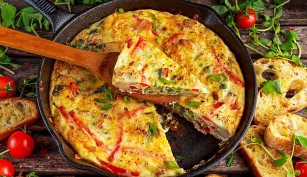 Frittata cu cartofi, porumb și ardei