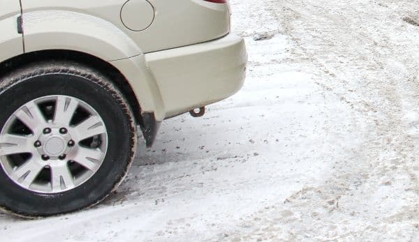 Accident cu victimă la Cătămărăști Deal. Un camion a ajuns în șanț iar șoferul unui taxi la spital