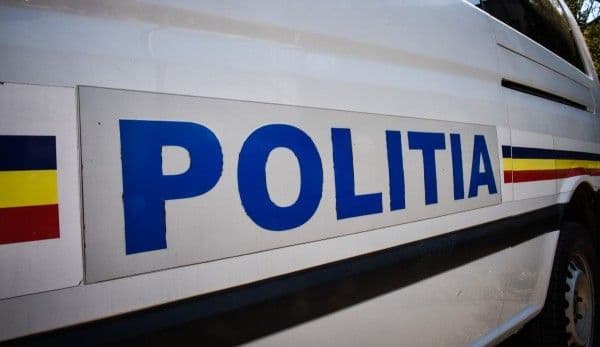 Un bărbat de 72 de ani în stare de ebrietate a intrat cu tractorul într-un autoturism condus regulamentar