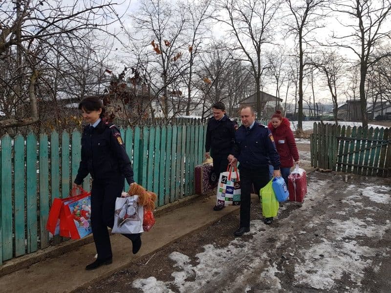 Speranță oferită de pompieri pentru două familii din Dorohoi și Avrămeni - FOTO