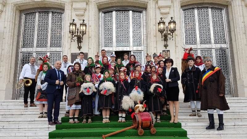 Doina Federovici: „În Anul Centenar, Ansamblul Cordăreanca din Botoșani a promovat datinile din regiunea Moldovei la Parlament și la Guvern”