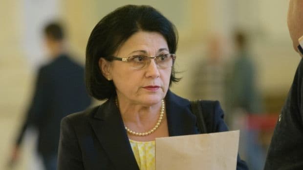 Ecaterina Andronescu: „Vom avea în fiecare sală de clasă o tablă inteligentă și un laptop pe catedră”