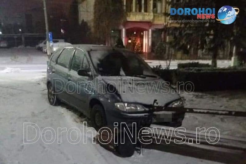 Accident în Dorohoi! O mașină scăpată de sub control a ajuns într-un parc – FOTO