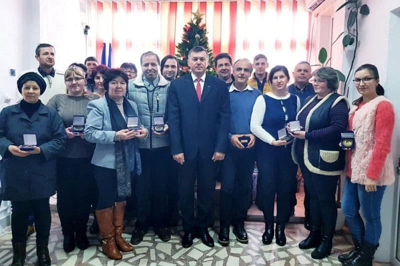 DISTINCȚII DE EXCELENȚĂ pentru angajații Primăriei comunei Ibănești