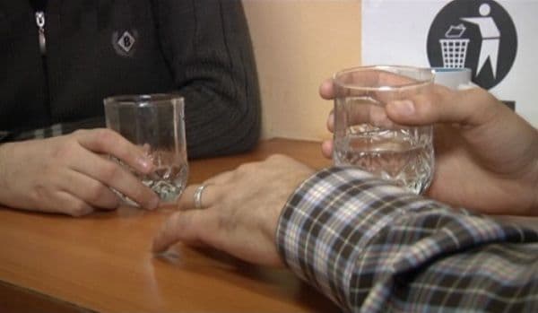 Doi tineri au băut împreună apoi s-au luat la bătaie. Unul dintre ei a ajuns după gratii