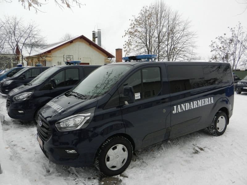 Moș Crăciun a venit cu mașini noi la Inspectoratul de Jandarmi Judeţean Botoşani - FOTO