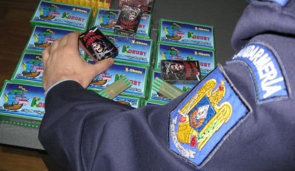 Petarde şi ţigări confiscate de jandarmi la Dorohoi