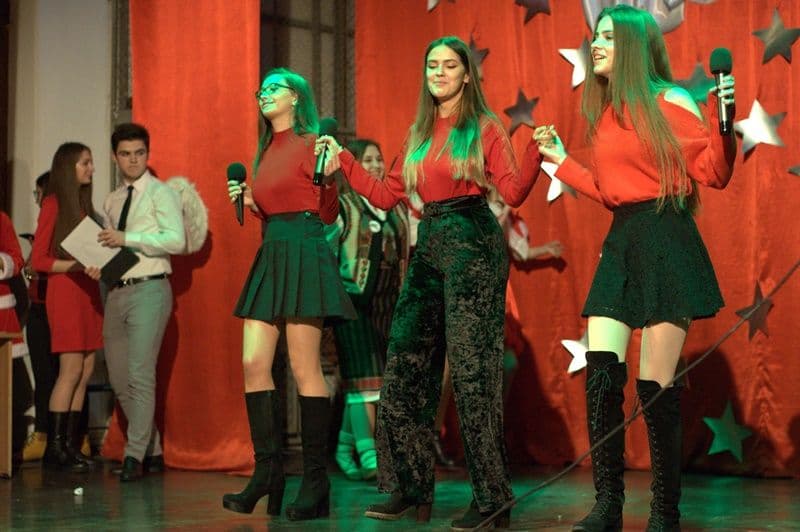 Magia sărbătorilor a străbătut CN „Grigore Ghica” în cadrul spectacolului „Crăciun la Ghica ” – FOTO