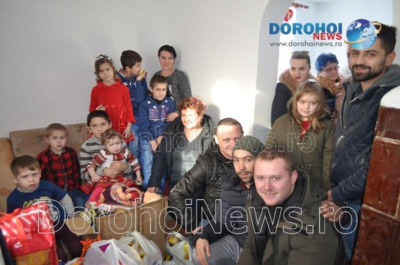 Gest emoționant în prag de Crăciun: Un grup de dorohoieni a adus zâmbete pe chipurile unei familii - FOTO