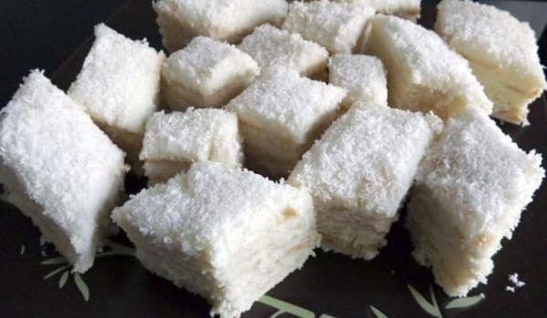 Prăjitură Albă ca Zăpada cu cremă de cocos