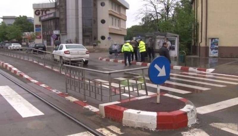 ACCIDENT! O femeie și un copil de 10 ani au fost răniți într-un carambol