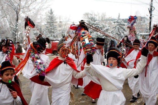 Primăria comunei Lozna vă invită la „Parada portului popular” și la „Balul gospodarilor”