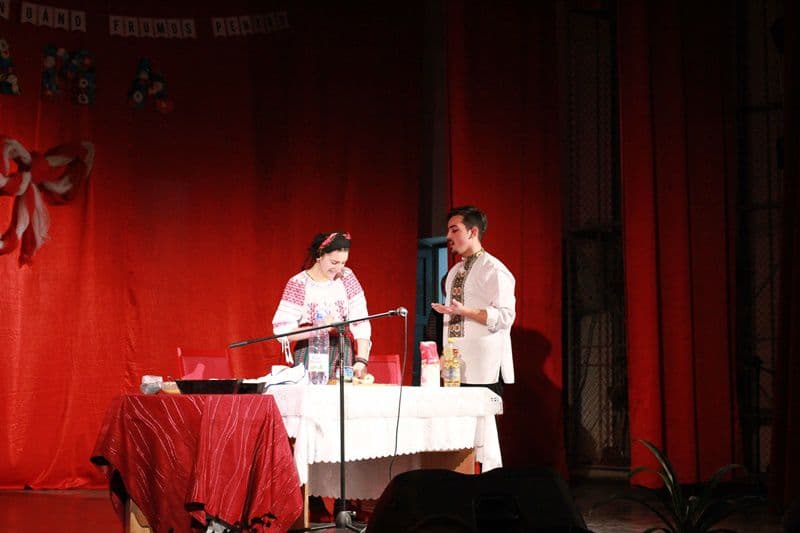 spectacol 8 martie la seminarul dorohoi 05
