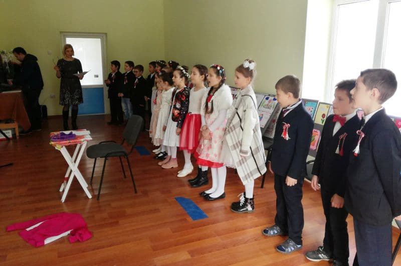 8 martie la scoala broscauti (2)