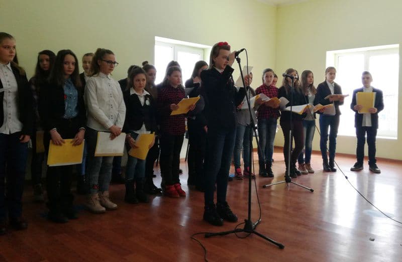8 martie la scoala broscauti (3)