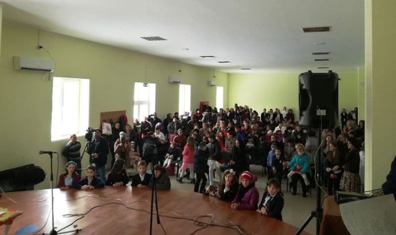8 martie la scoala broscauti (6)