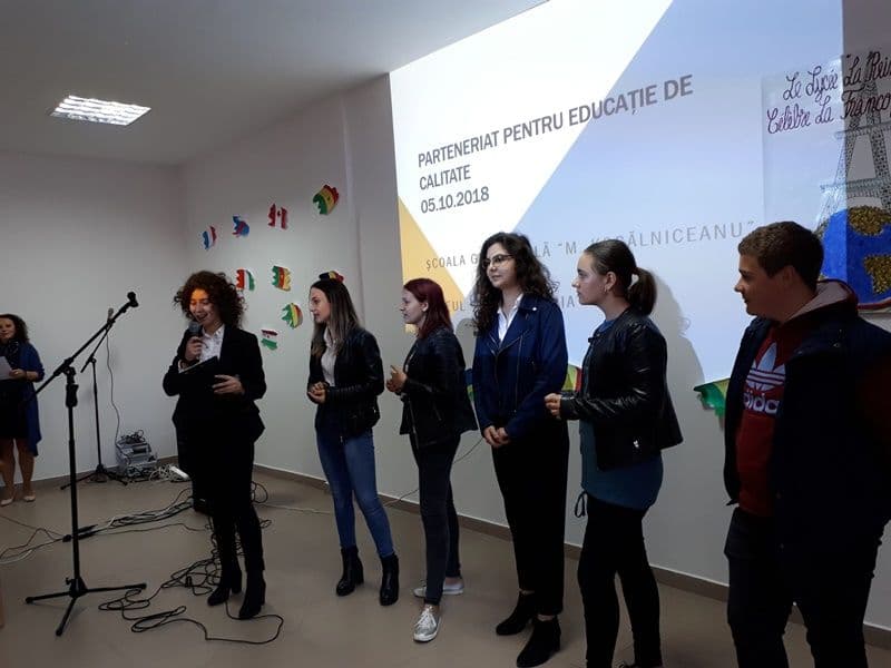 Ziua Mondiala a Invatamantului - Regina Maria Dorohoi_01