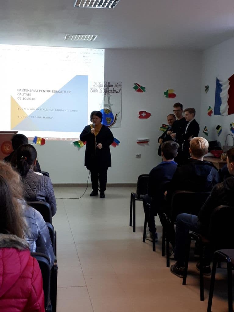 Ziua Mondiala a Invatamantului - Regina Maria Dorohoi_07