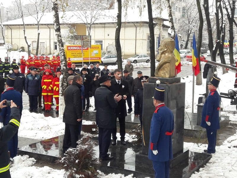 ISU dezvelire monument 10