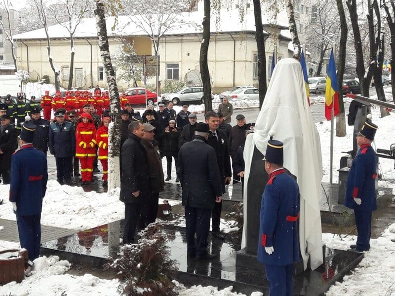 ISU dezvelire monument 15