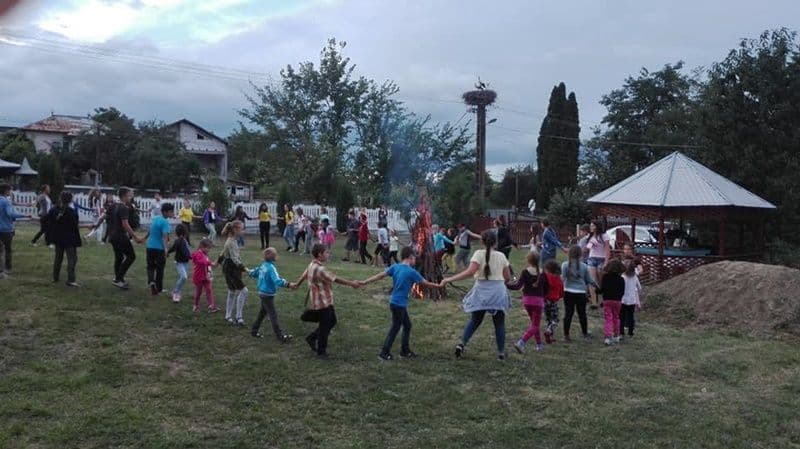 Tabara din pridvorul satului 11