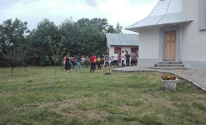 Tabara din pridvorul satului 16