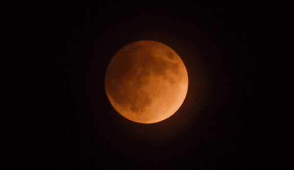 Anul 2019 începe cu un eveniment astronomic excepţional. Super-Luna Sângerie va apărea pe cerul nopţii în luna ianuarie