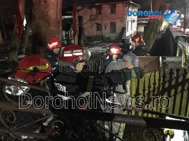 Intervenție promptă a pompierilor la început de an! Pericol de explozie pe strada A.I. Cuza din Dorohoi - FOTO