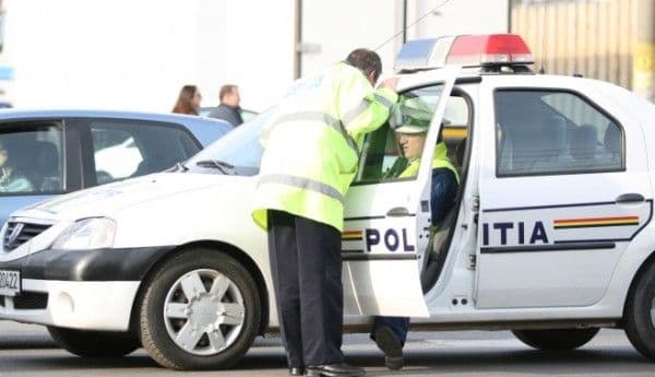 S-a ales cu dosar penal după ce a ratat ieșirea dintr-o parcare. Vezi ce alcoolemie avea viteazul!